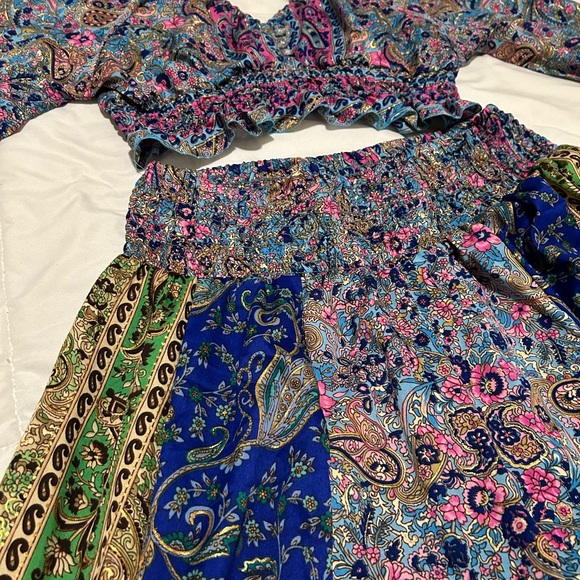 Beautiful Multicolor Patterned 2-Piece Set - Picture 2 of 4